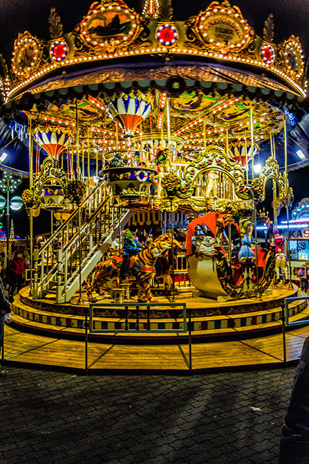 Historisches Karussell auf dem Leipziger Weihnachtsmarkt